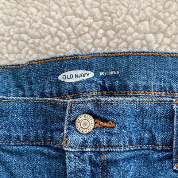 Old navy boyfriend shorts - Picture 3 of 5